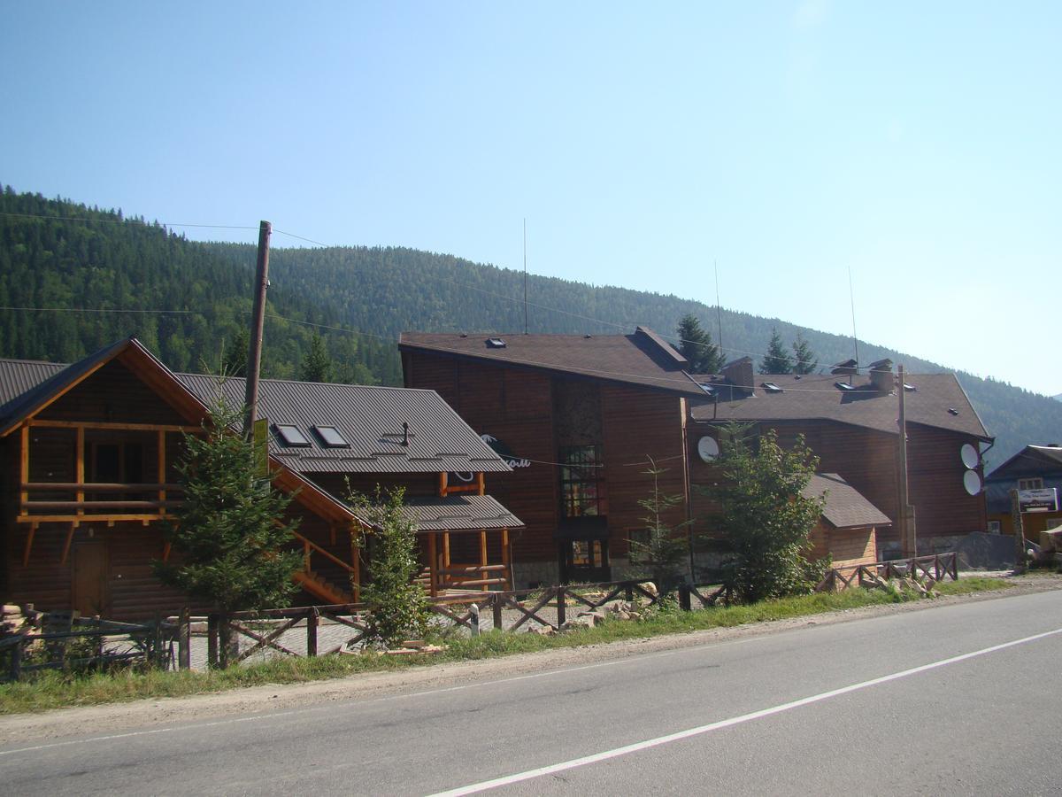 Hotel Pid Khomiakom Tatariv Esterno foto