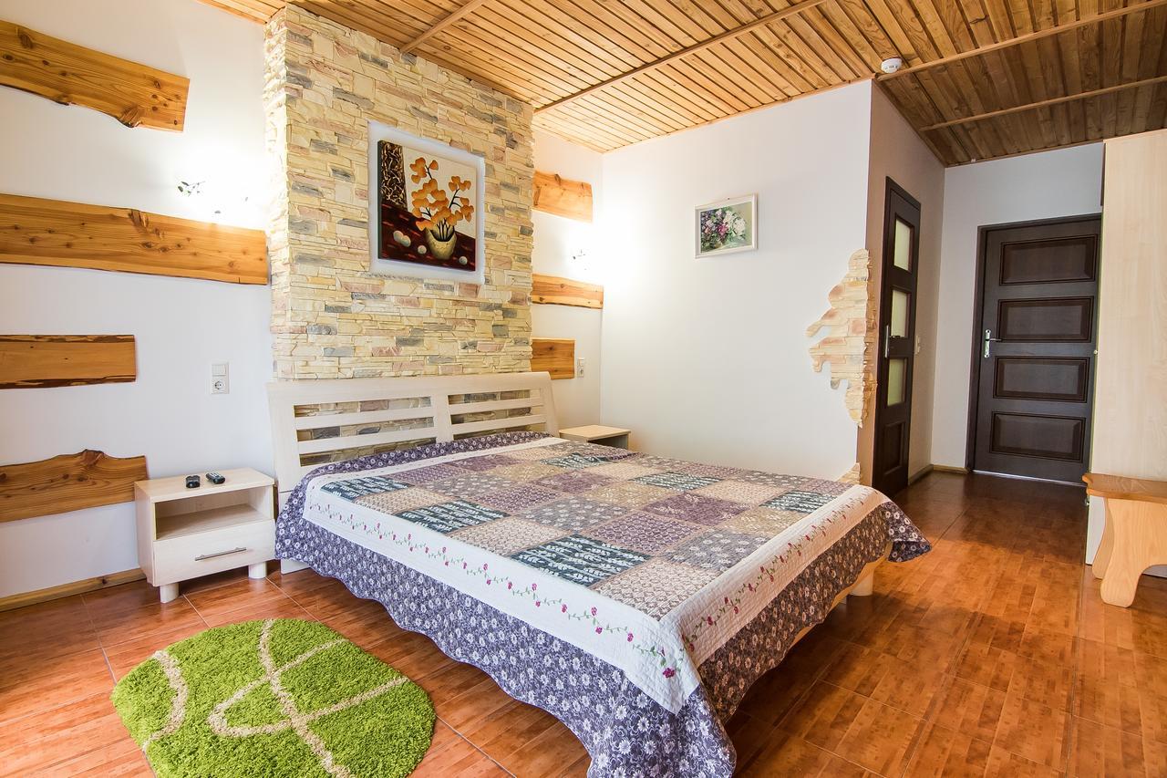 Hotel Pid Khomiakom Tatariv Esterno foto