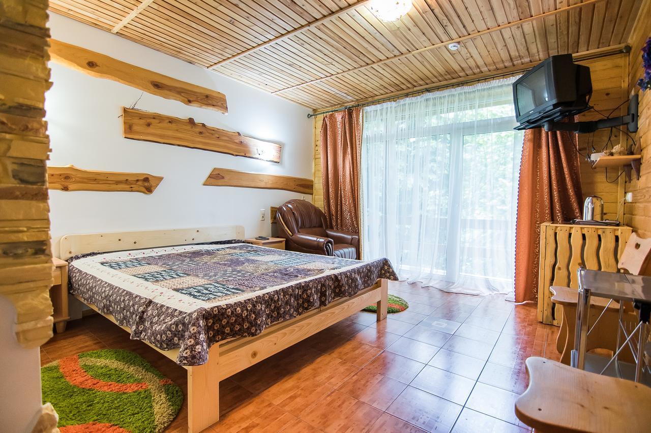 Hotel Pid Khomiakom Tatariv Esterno foto