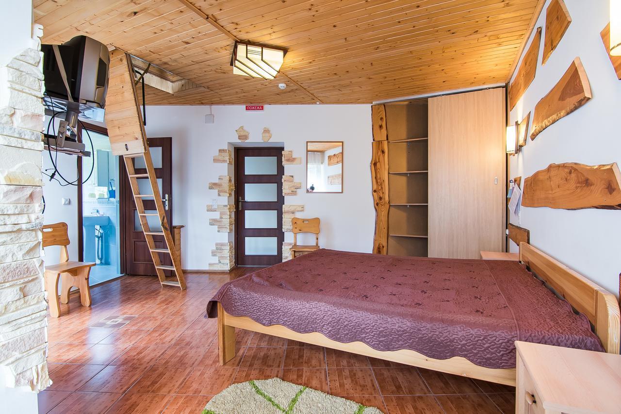 Hotel Pid Khomiakom Tatariv Esterno foto