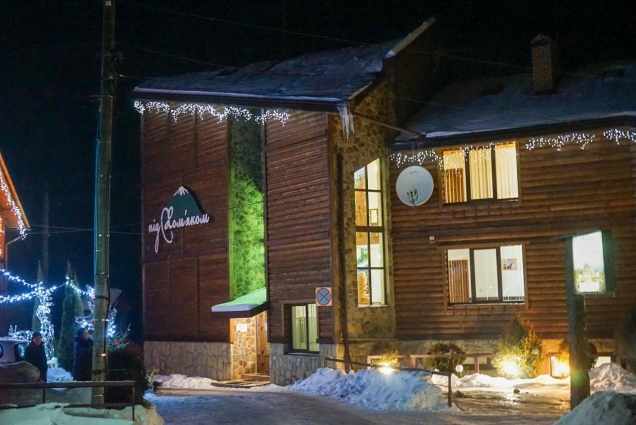 Hotel Pid Khomiakom Tatariv Esterno foto